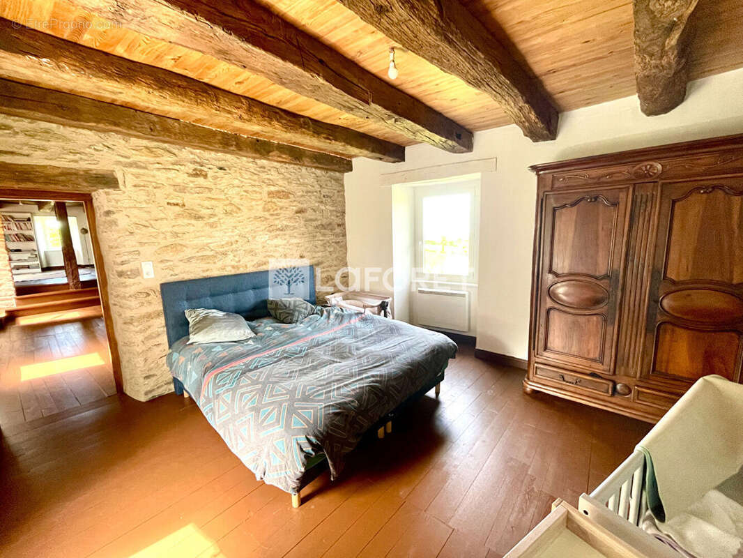Maison à COMPS-LA-GRAND-VILLE