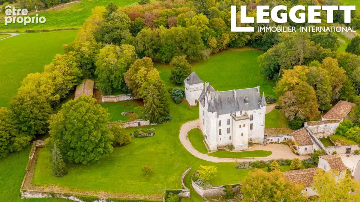 Château pittoresque des XVe, XVIe et XVIIe siècles, une maison de famille magnifiquement restaurée. 55 hectare - photo 10