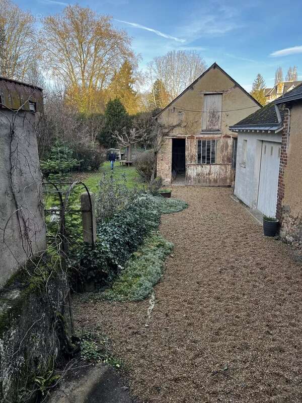 Maison à LA CHARTRE-SUR-LE-LOIR