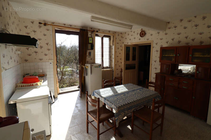 Jolie maison en pierre de taille au cœur de Saint-Julien sur Reyssouze - photo 11