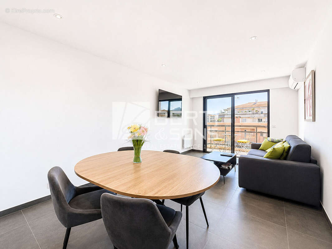 Appartement à MANDELIEU-LA-NAPOULE