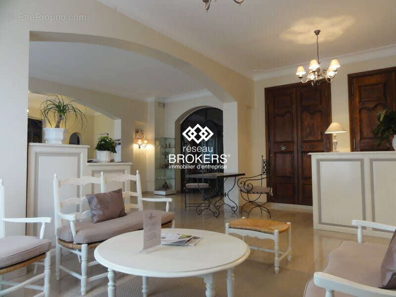 Commerce à TARASCON