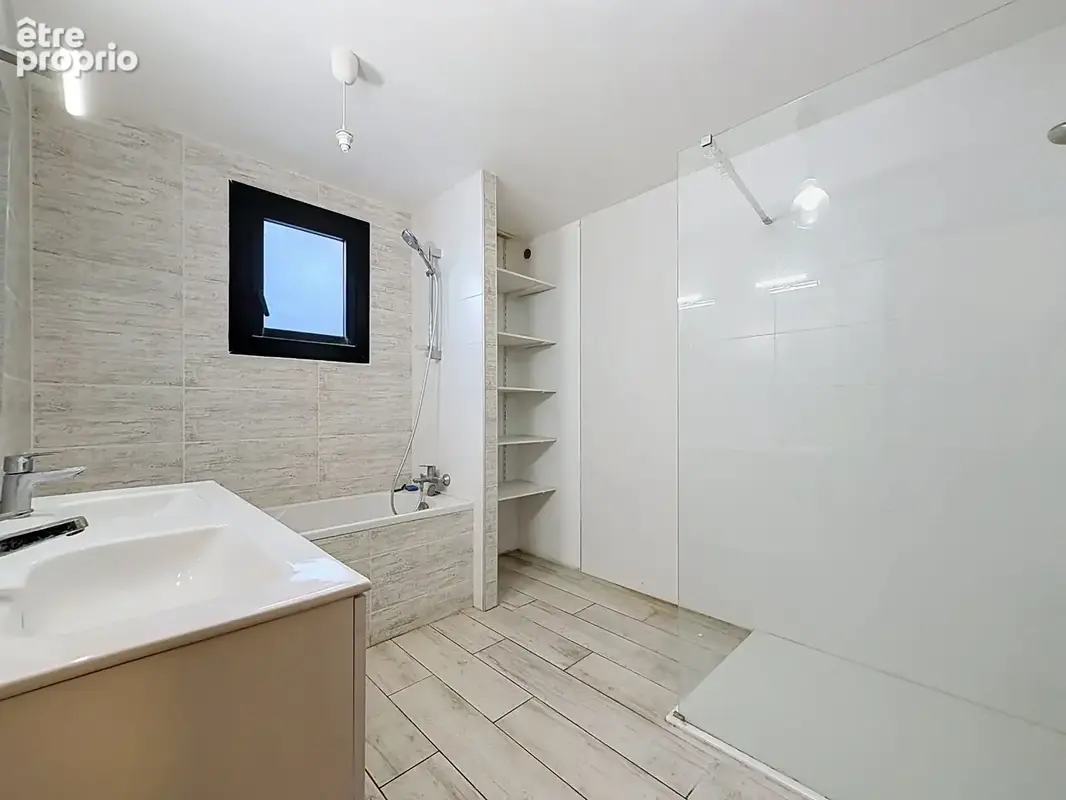 JUVIGNAC (34) - LA PLAINE : Maison à vendre 9 pièces 212 m2 divisée en deux appartements - terrain de 423 m2 - Garage - Terrasse - photo 8