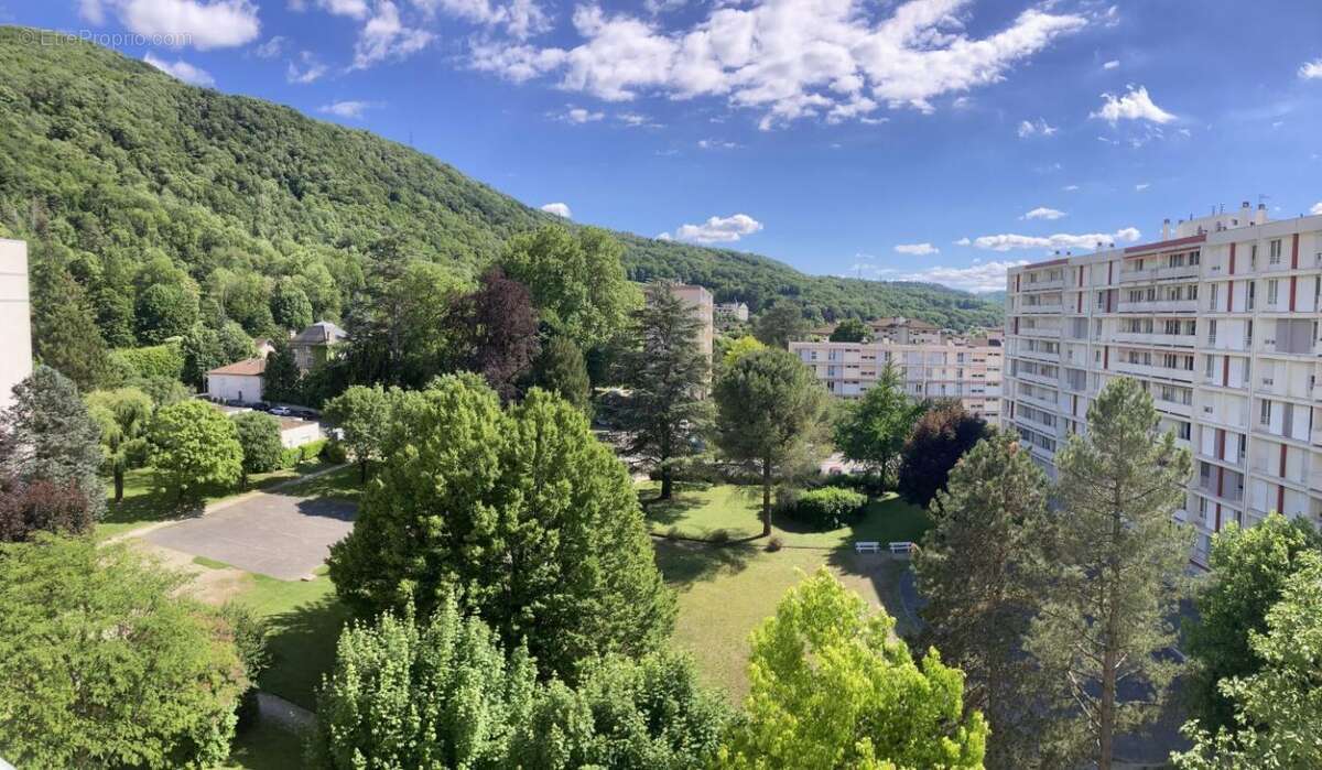 Appartement à SAINT-MARTIN-D'HERES