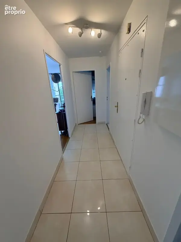 Appartement en dernier étage avec ascenseur, quartier calme et recherché - photo 8