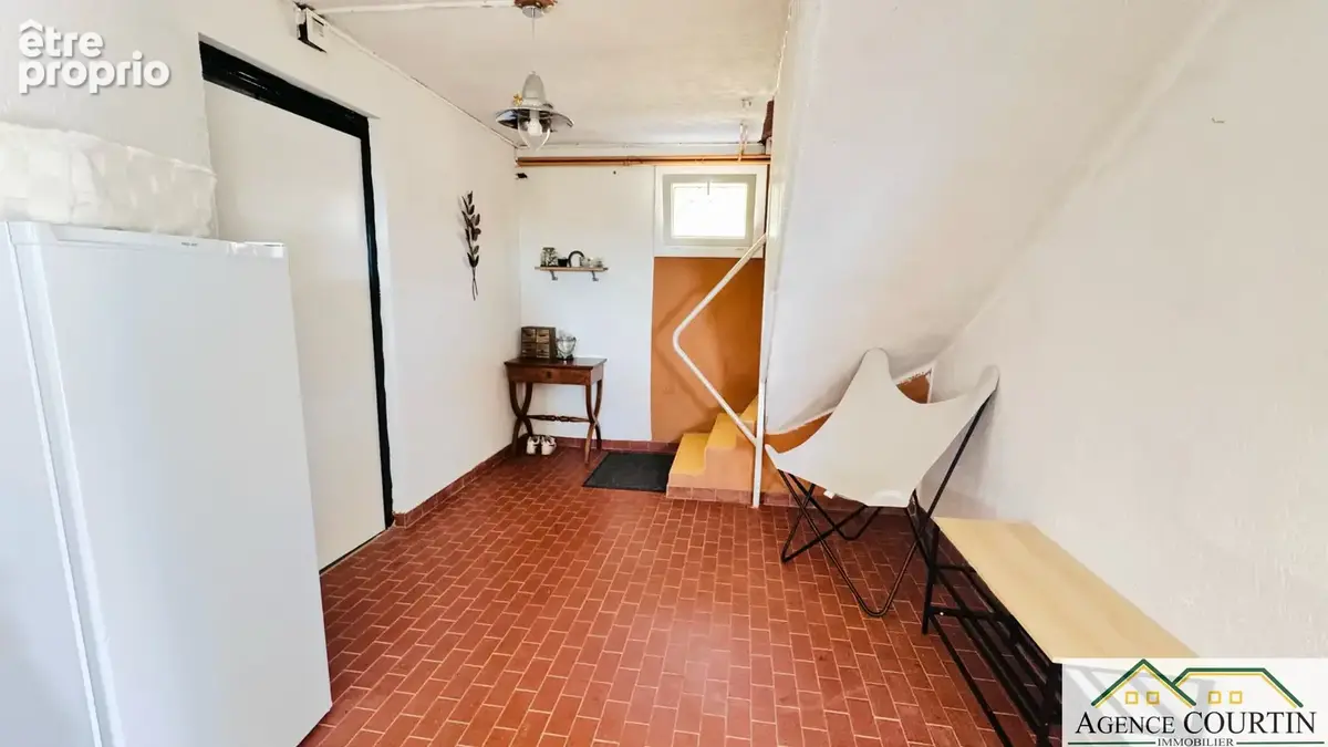 Maison familiale avec 4 chambres, terrain clos et vue dégagée à Lons-le-Saunier - photo 15