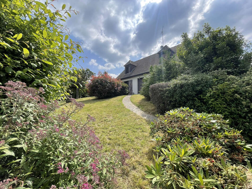 Maison à SAINT-HILAIRE-DU-HARCOUET