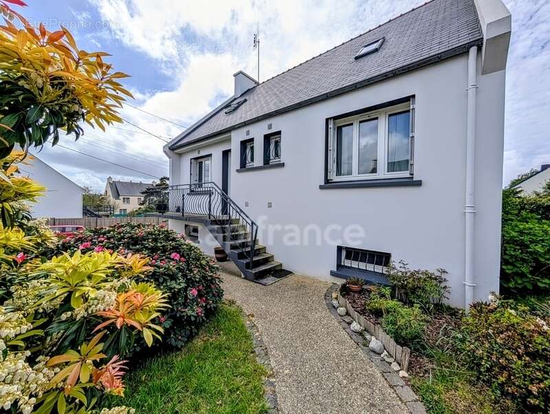 Maison à LE RELECQ-KERHUON