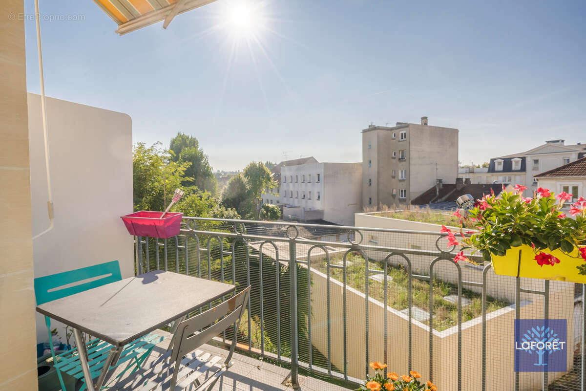 Appartement à LES PAVILLONS-SOUS-BOIS