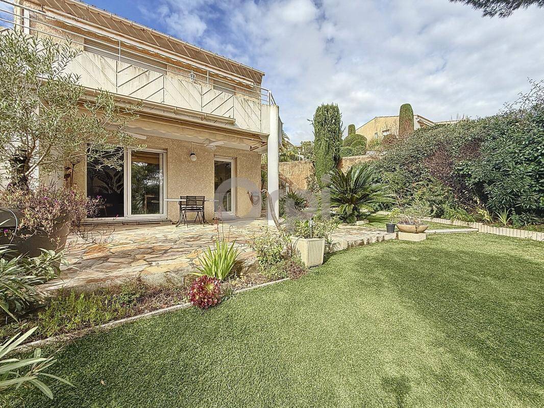 Appartement à ROQUEBRUNE-SUR-ARGENS