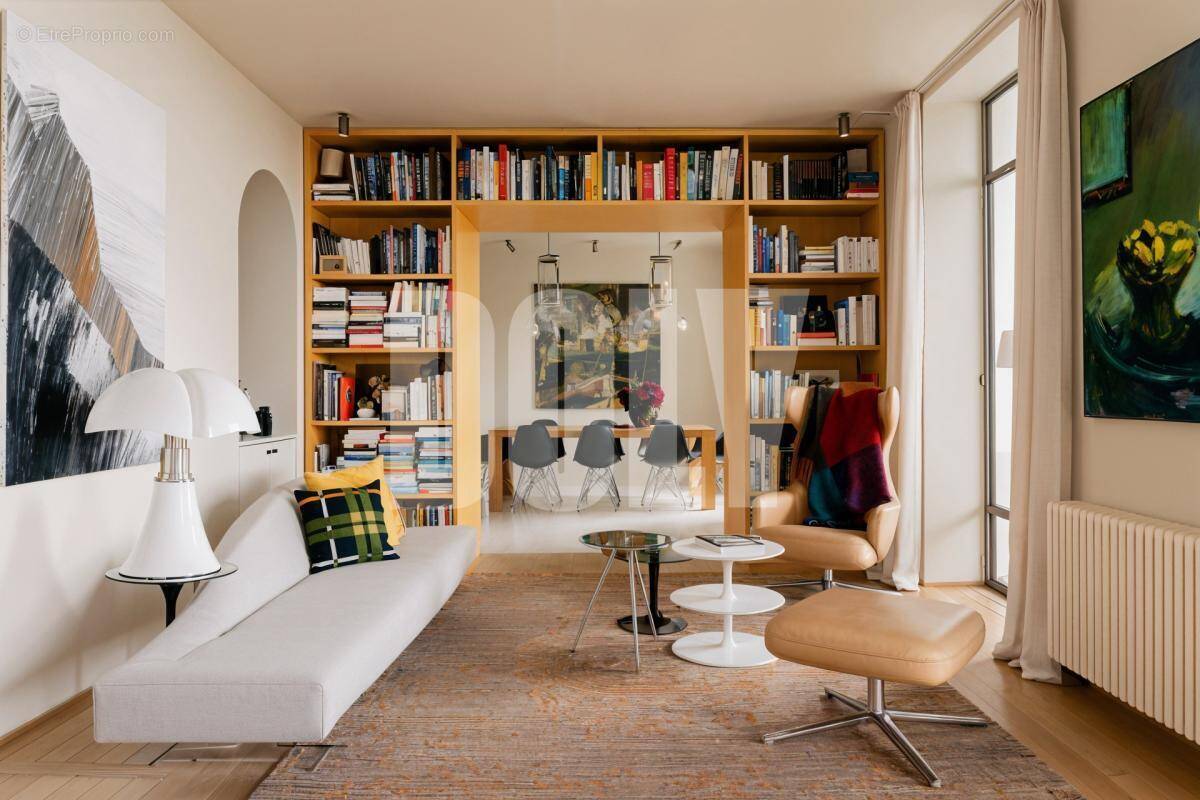 Appartement à PARIS-16E
