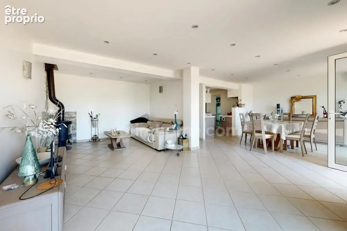 MARTIGUES (13) : à vendre Maison 4 chambres, 1 bureau, 2 appartements T3 et T4, garage sur terrain 859m² - photo 4