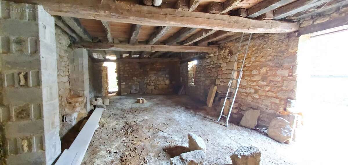 Charmante Maison de Village en Pierre avec un Potentiel Exceptionnel - photo 7