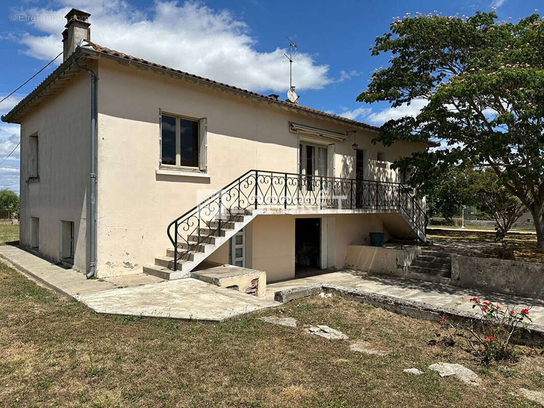 Maison à vendre à LAVIT - 5 pièces avec piscine et jardin - photo 2