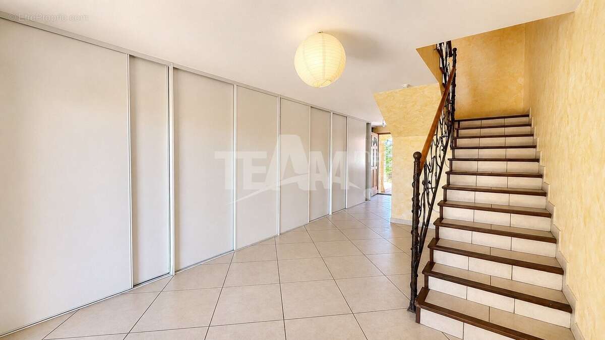 Maison de 330 m² divisé 3 logements - photo 16