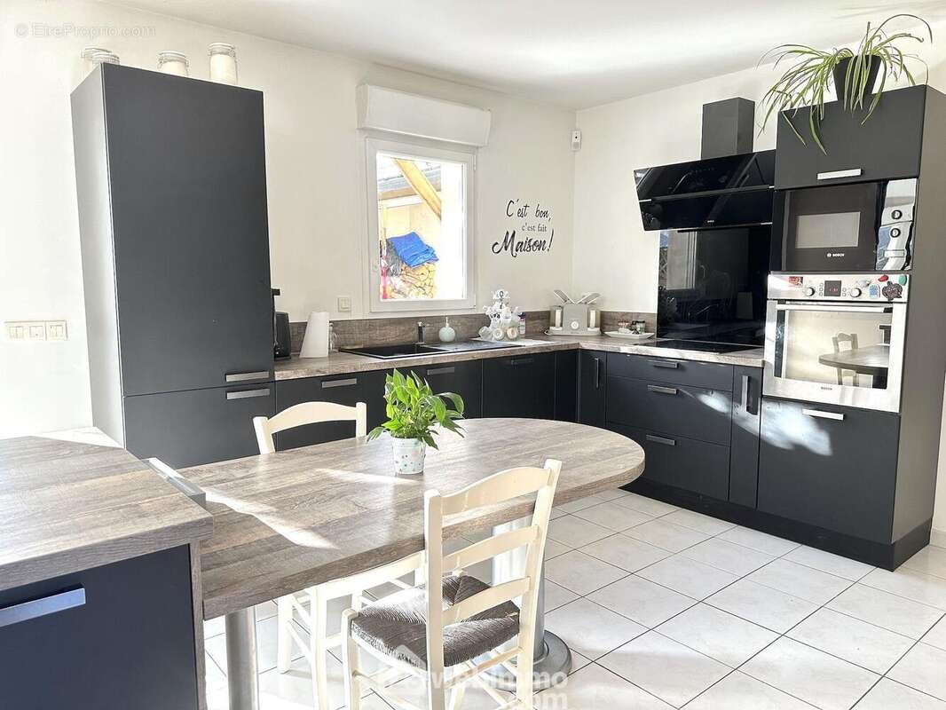 La cuisine récente aménagée ... - Maison à BEAUFORT-EN-VALLEE