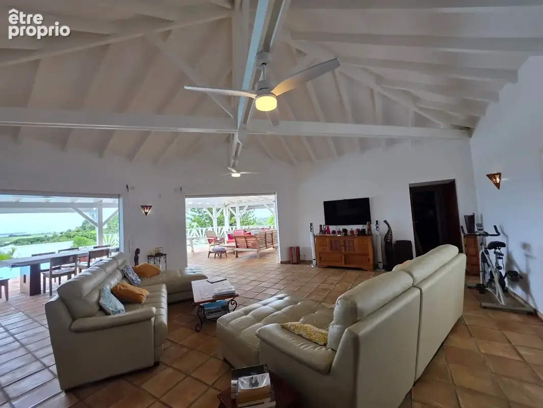VUE MER Superbe villa de standing + T3 piscine à débordement sur 1000 m² à BAIE MAHAULT (971) - photo 9