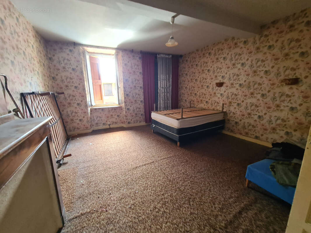 Maison à CAPOULET-ET-JUNAC