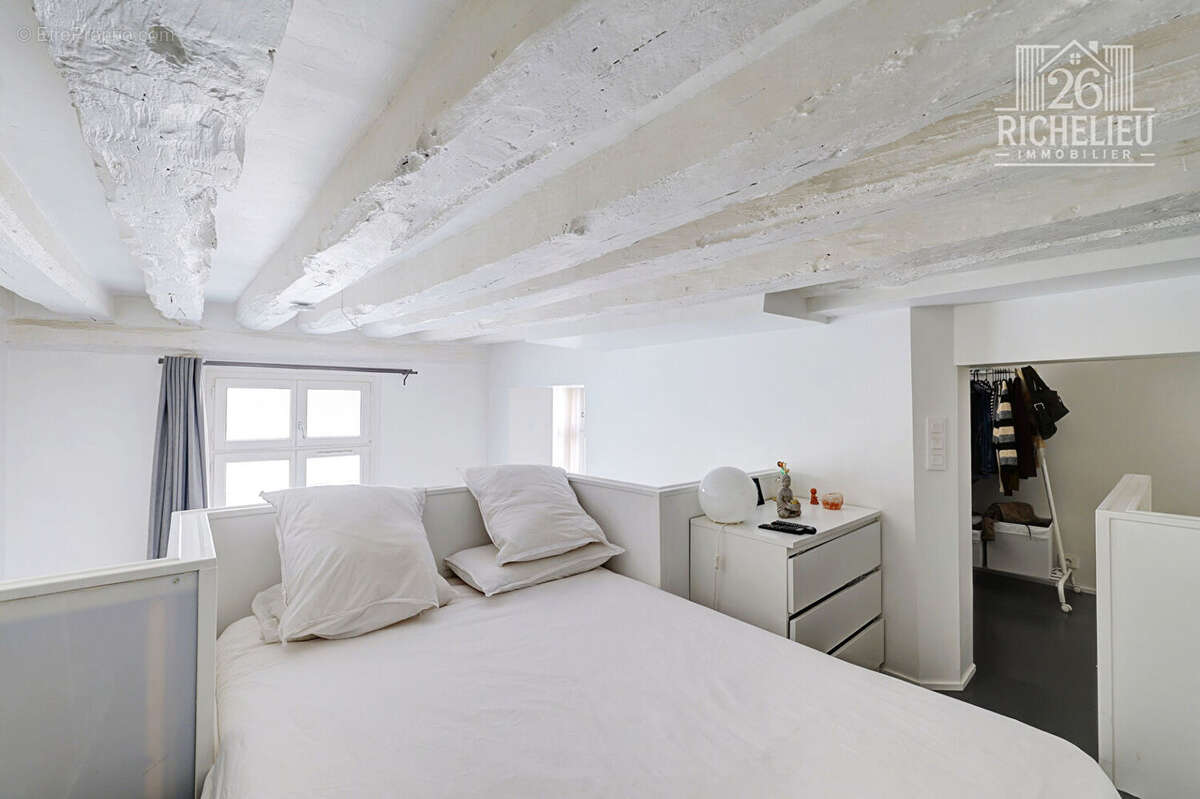 Appartement à PARIS-1E