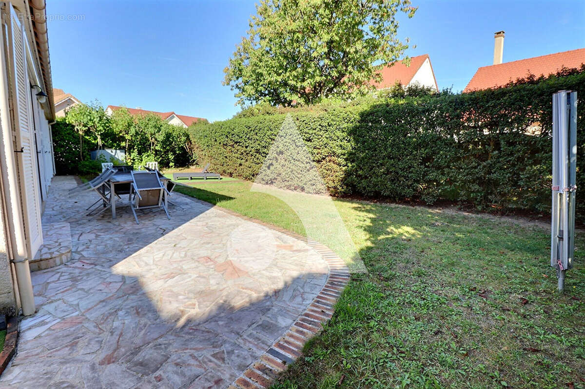 Maison à MERY-SUR-OISE