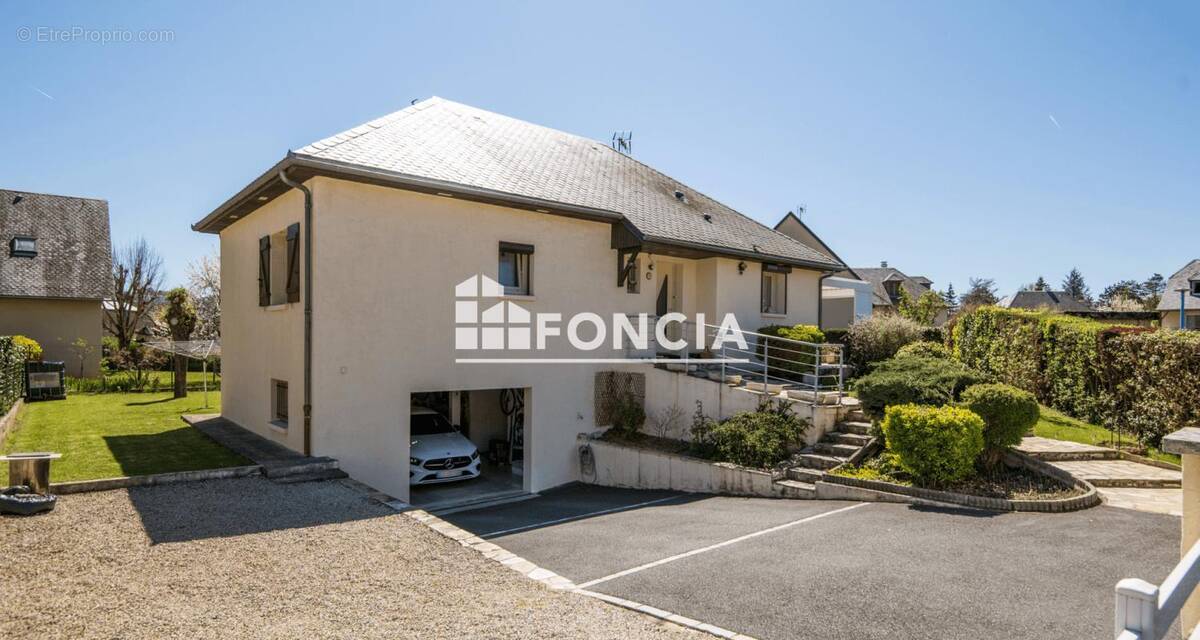 Maison à ONET-LE-CHATEAU