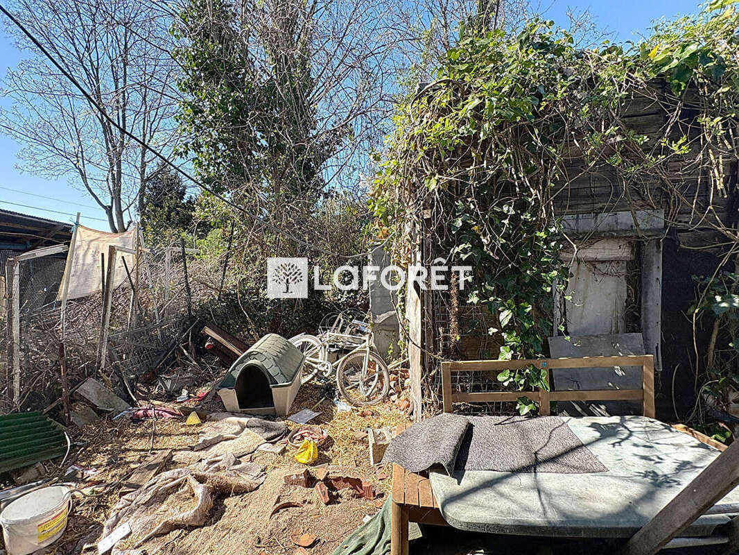 Terrain constructible de 557m² avec maison de 60m² à Bagnolet - photo 5