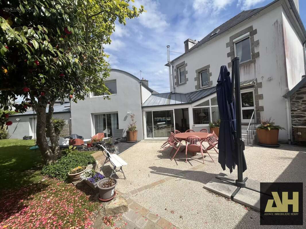 Maison à LE RELECQ-KERHUON