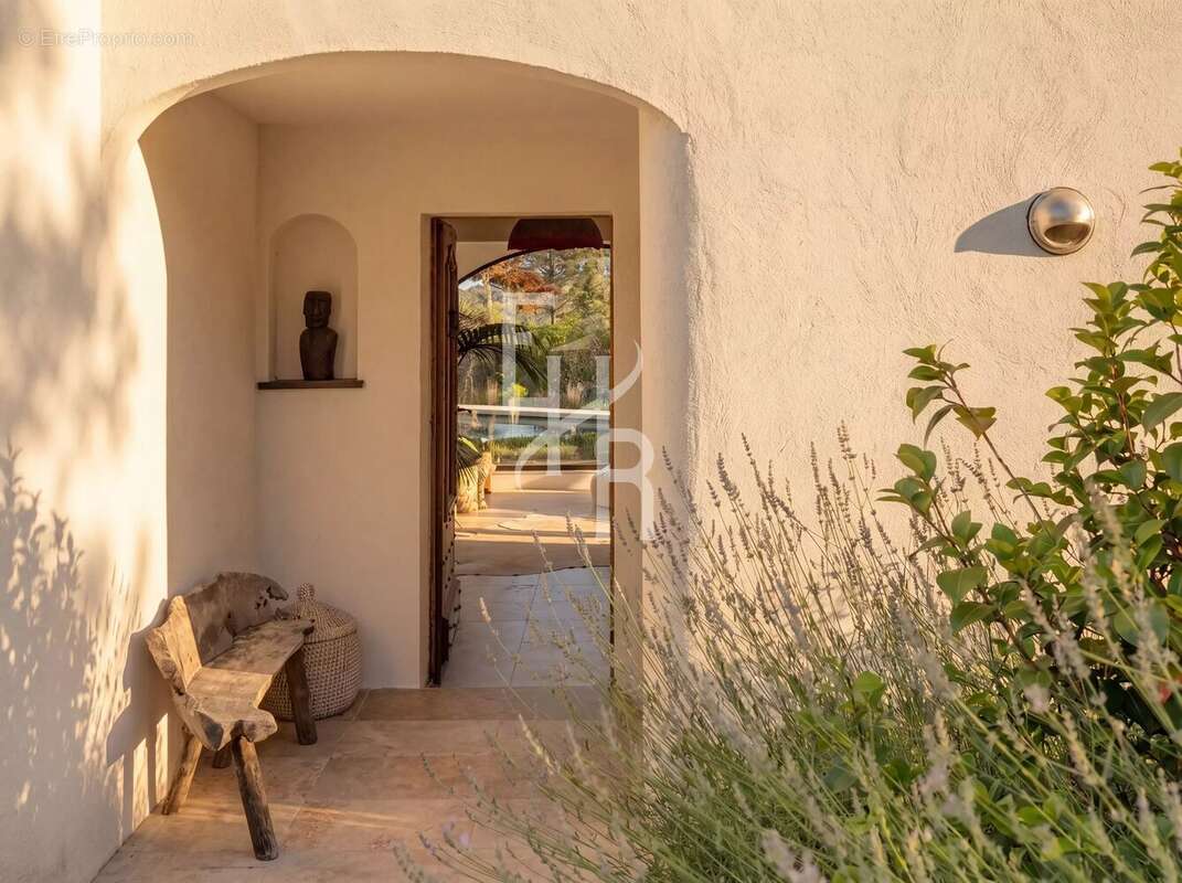 Maison à VALBONNE