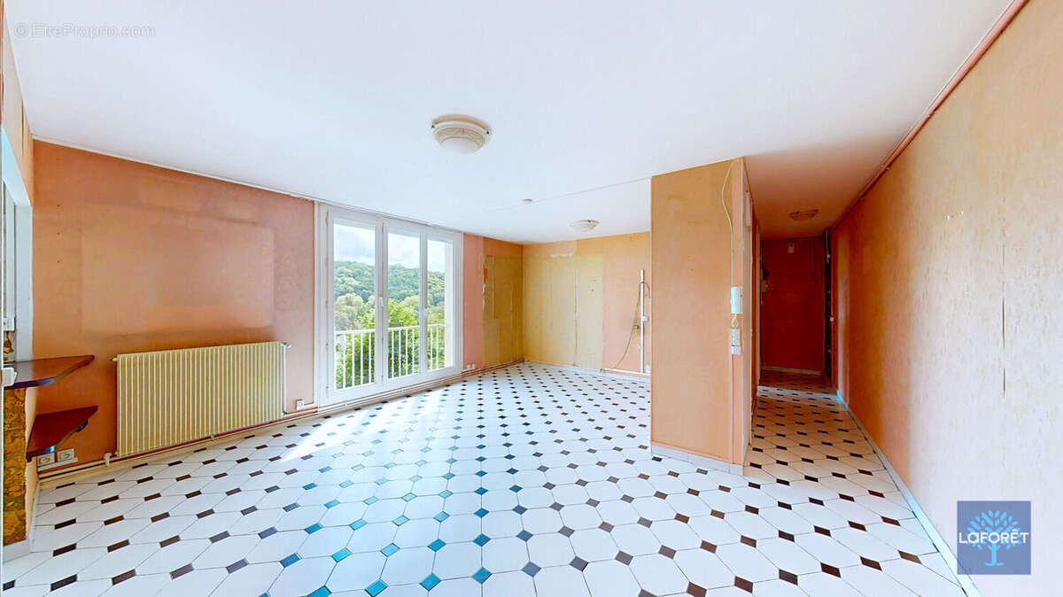 Appartement à COLLONGES-AU-MONT-D'OR