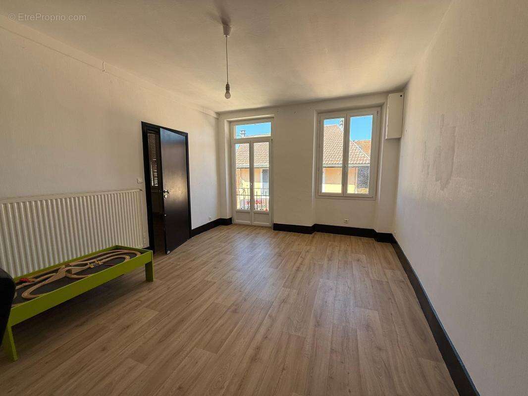 A VENDRE EN EXCLUSIVITÉ à Rumilly (74150) – Centre-ville – Appartement traversant de 120 m² avec annexes - photo 5