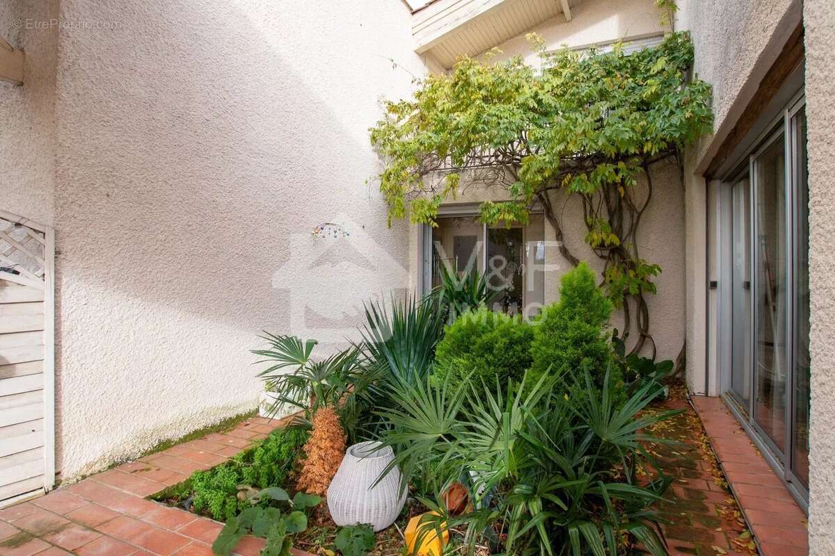 Maison à LAUZERVILLE