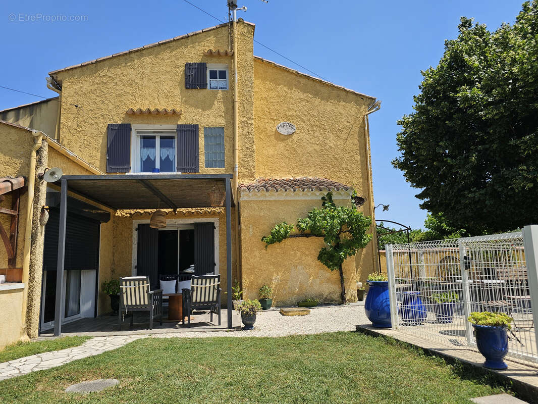 Maison à LA ROQUE-D'ANTHERON