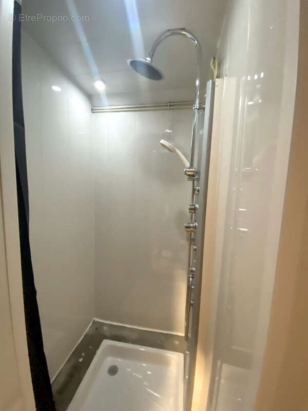 Commerce à CRAPONNE-SUR-ARZON