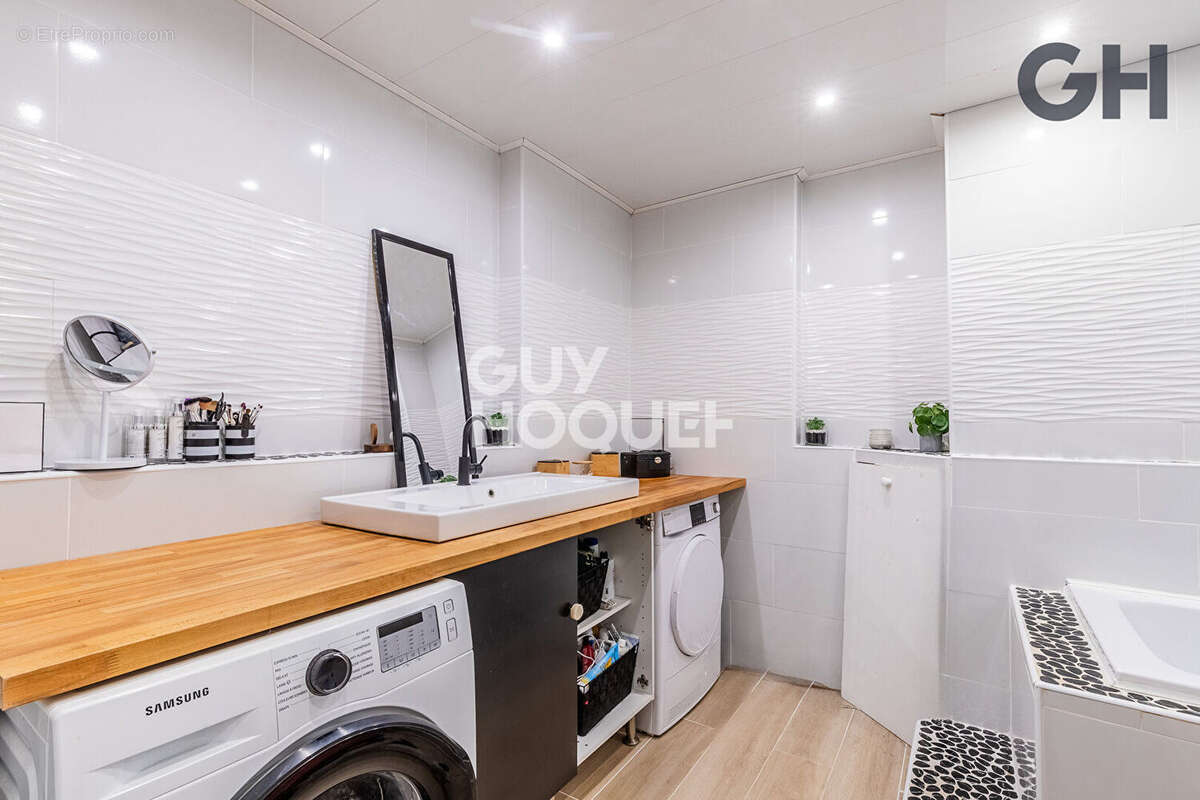 Appartement à COMBS-LA-VILLE