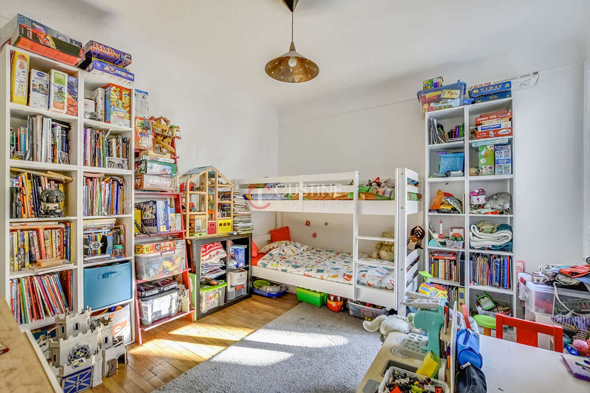 Appartement à PARIS-17E