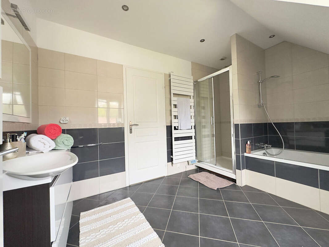 Maison à CRECY-LA-CHAPELLE