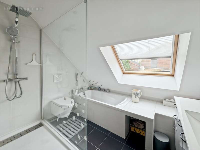 Maison à COURBEVOIE