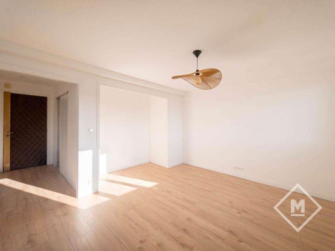 Appartement 3 Pièces Lumineux Dernier Étage Marseille 4ème Quartier Chartreux à 210 000€ FAI - photo 7