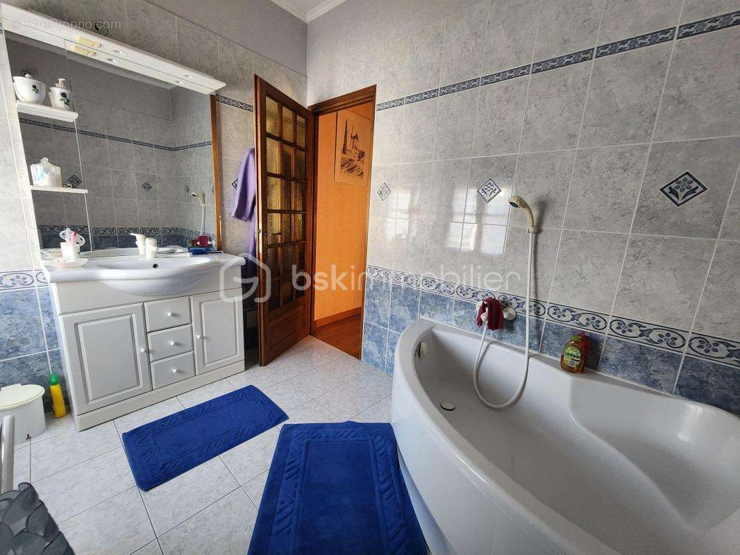 Maison à VILLENEUVE-LA-GUYARD