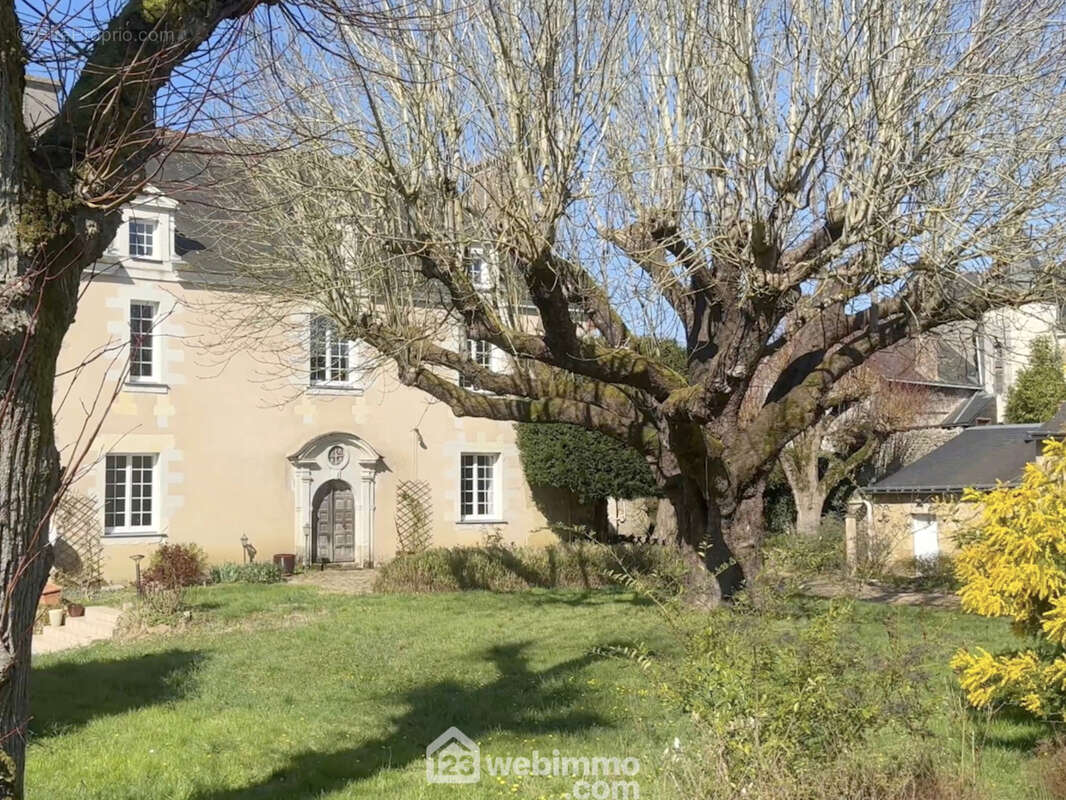 Maison de caractère avec charme de la pierre et poutres apparentes. - Maison à CHAVAGNES
