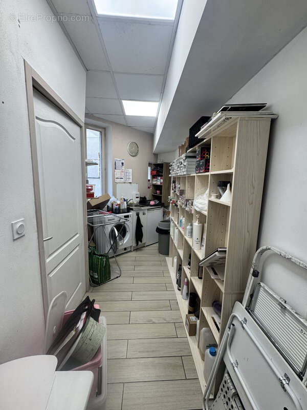 Commerce à L&#039;ESCARENE