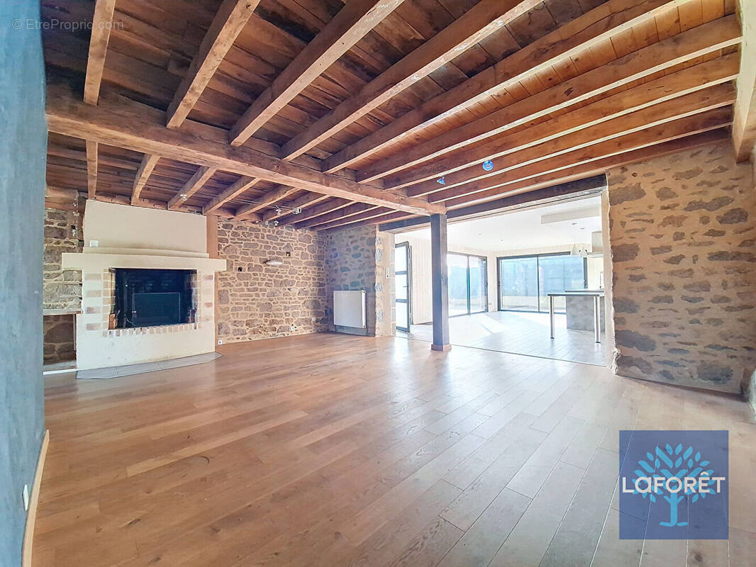 Maison à SAINT-SAUVEUR-DES-LANDES