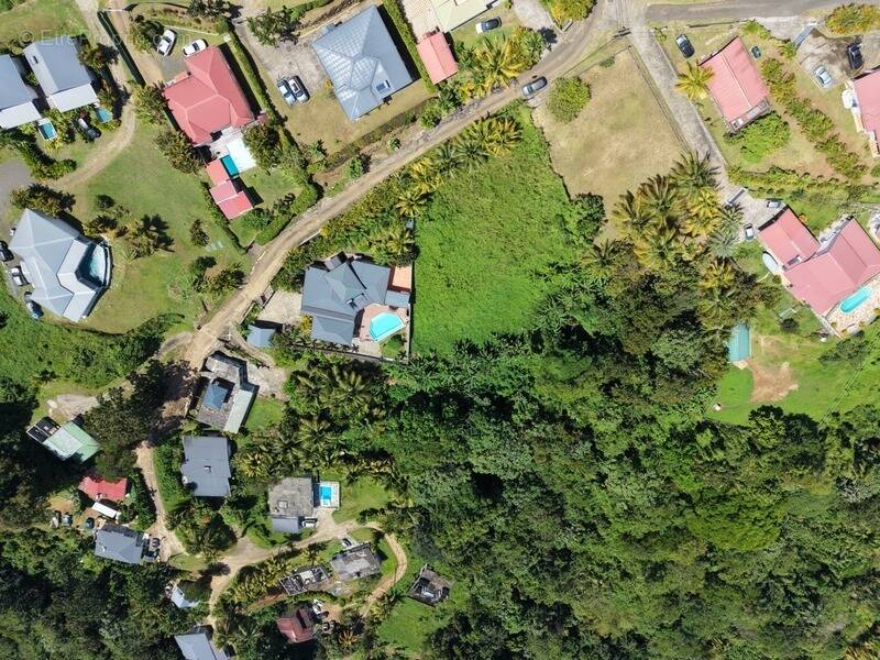 Terrain à PETIT-BOURG