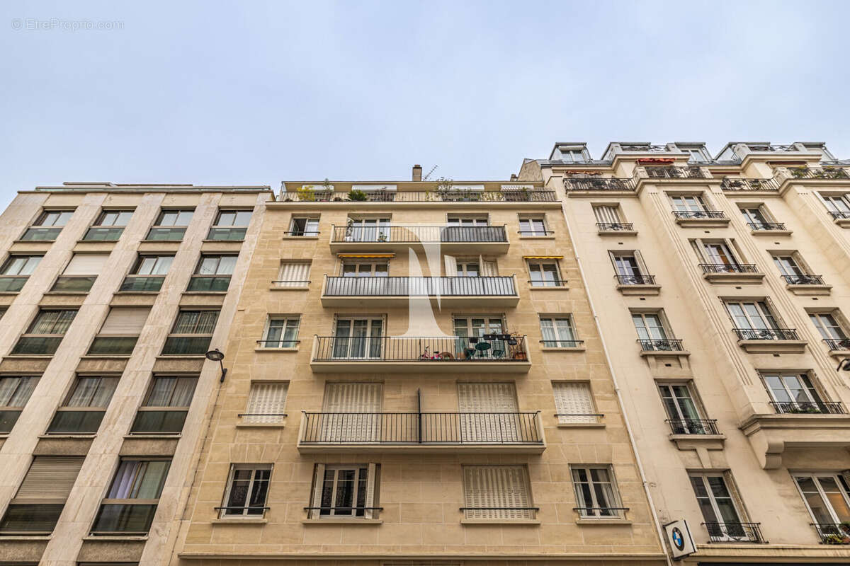 Appartement à PARIS-17E