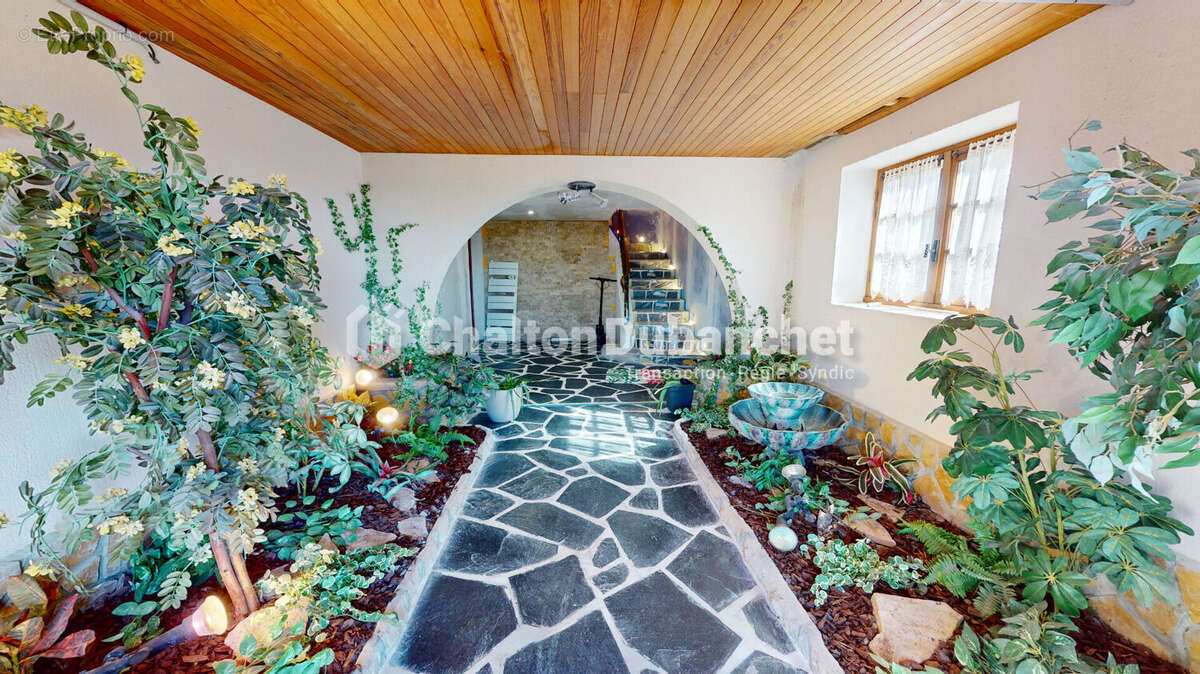 Maison à COURS-LA-VILLE