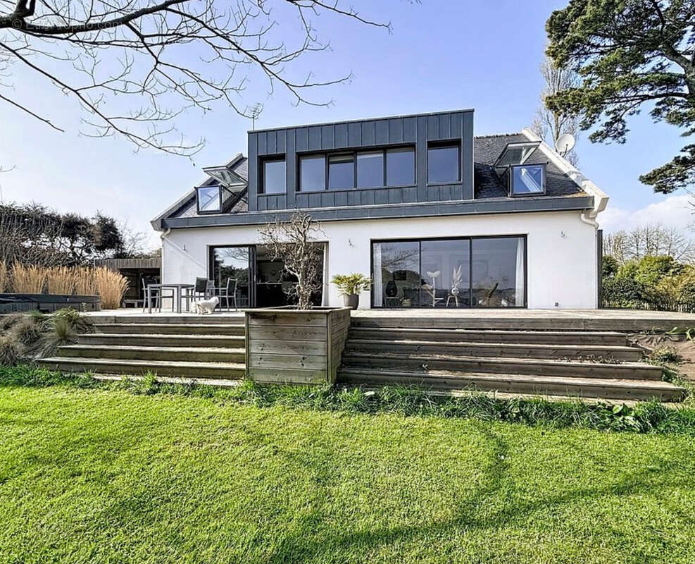 Maison à LE RELECQ-KERHUON