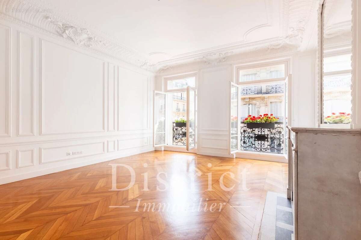 Appartement à PARIS-8E