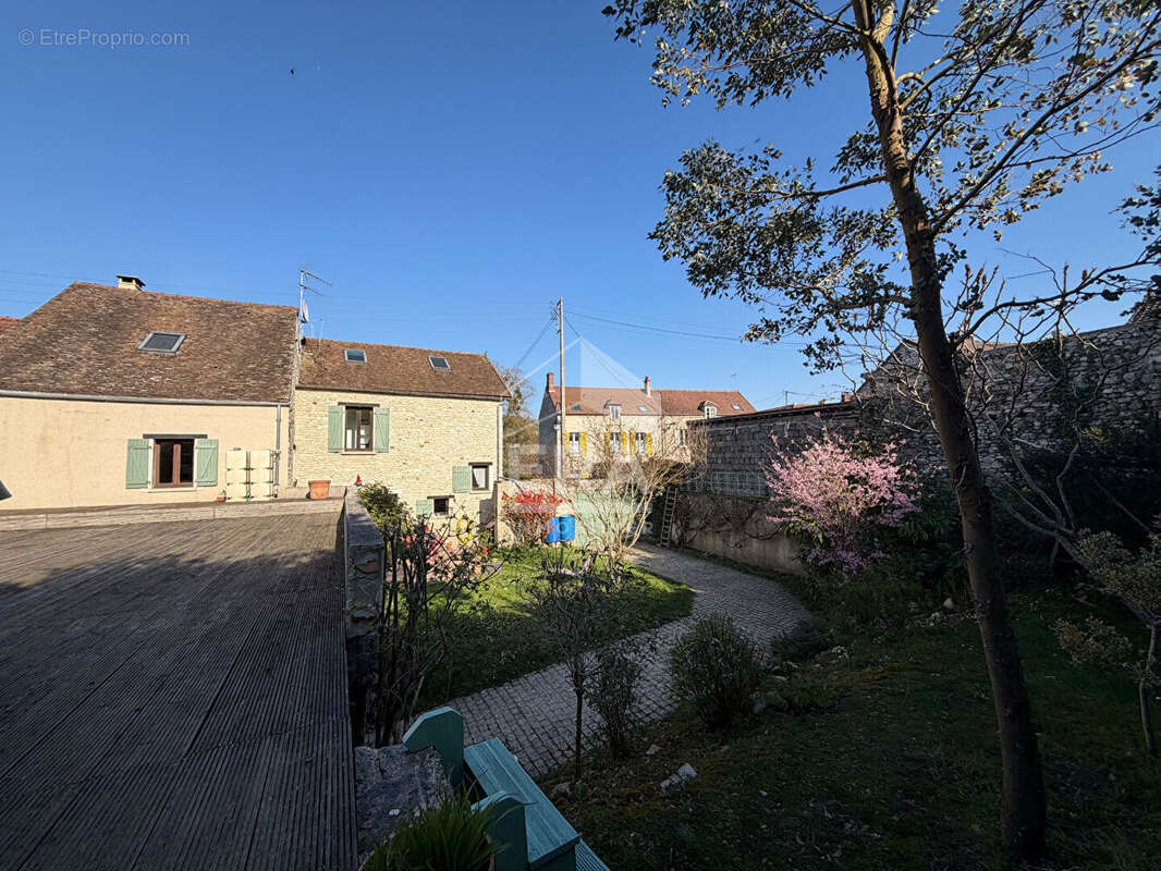 Maison à BEYNES