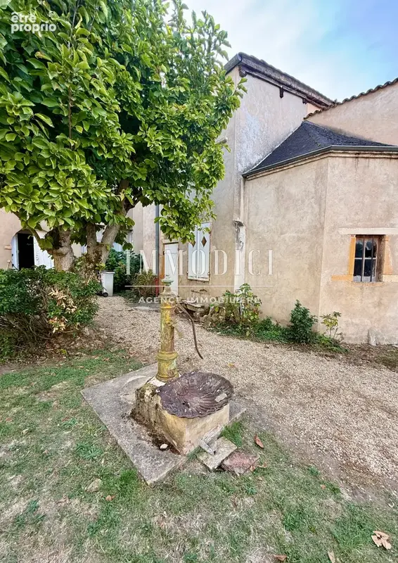 Demeure de caractère du XVIIᵉ siècle de 340 m2 avec cour et beau potentiel - photo 25