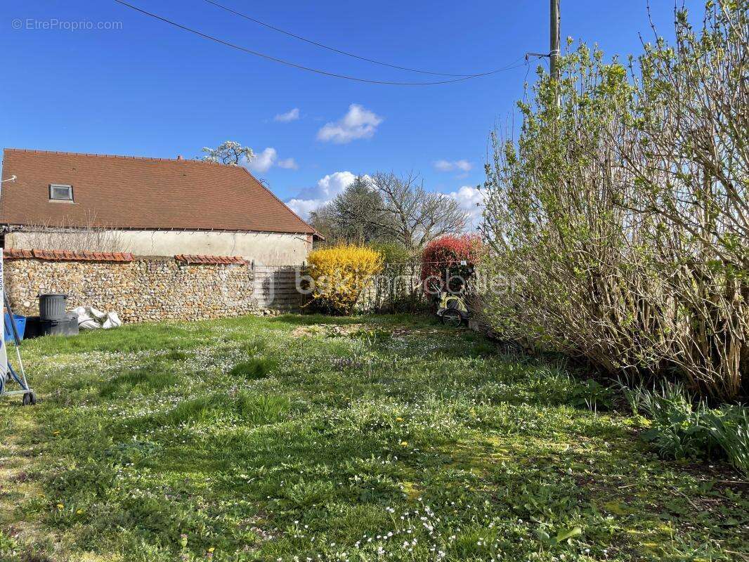 Maison à VILLENEUVE-SUR-YONNE